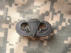 U.S ARMY PARACHUTIST WINGS BADGE